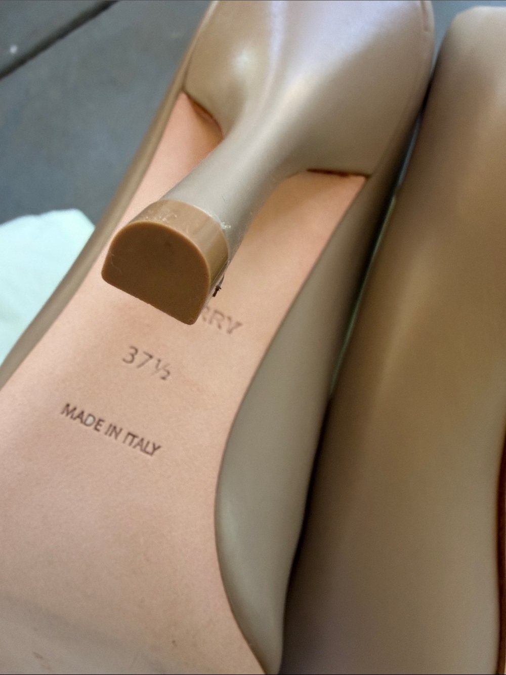 NWT Burberry Ezra Nude/Tan Pointed Leather Pumps with Gold TB Emblem size 37.5 - Picture 5 of 11